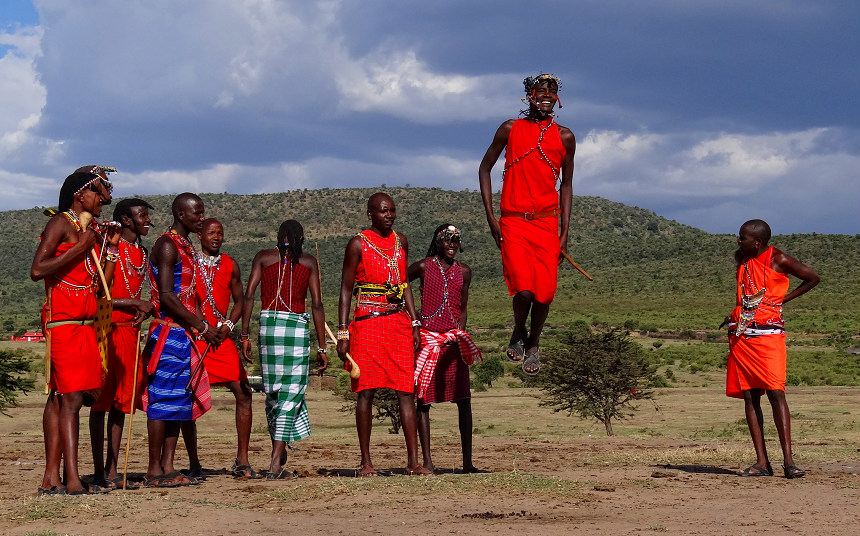 Gruppo di Masai danza tipica